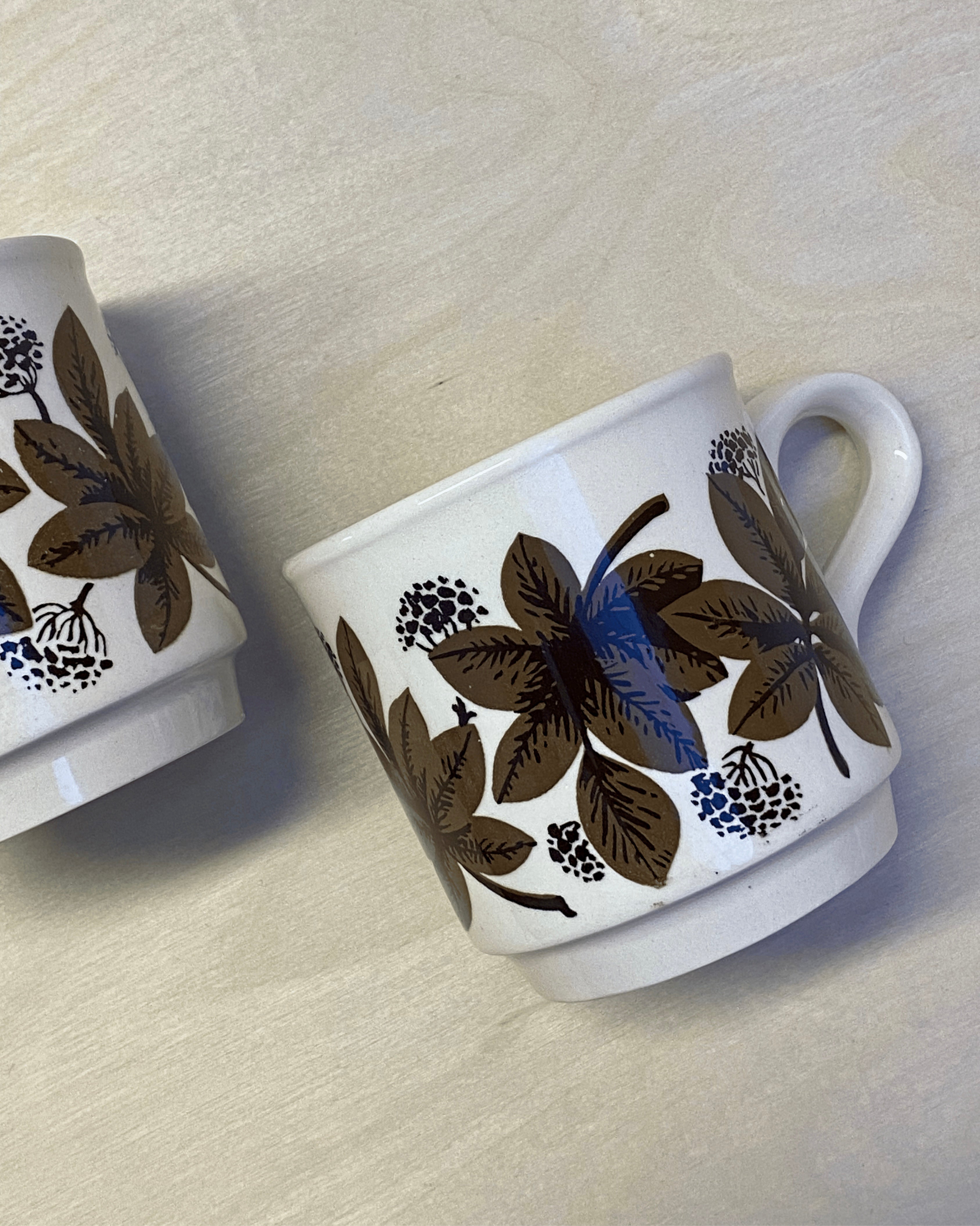 Biltons England Ironstone Mugs – 1970s Leaf Pattern